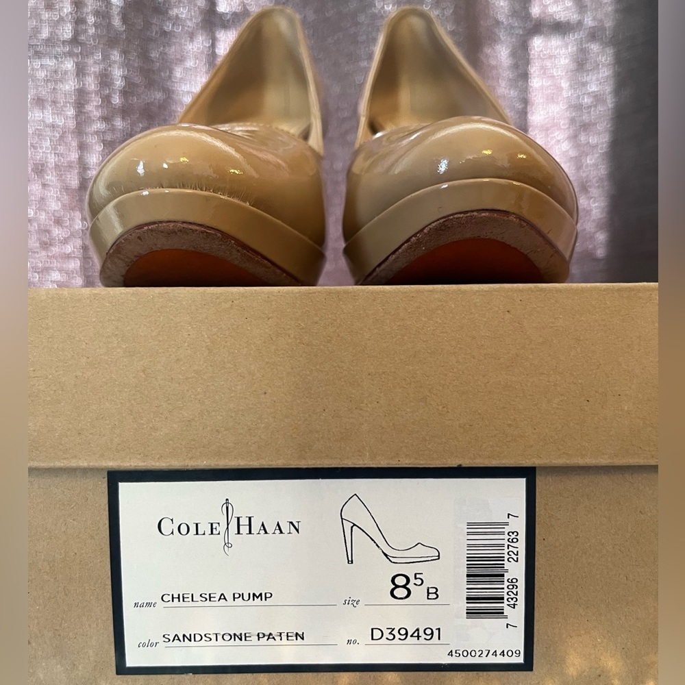 Pre loved Nike Cole Haan Women’s Beige Dress Pump in Size 8 1/2B